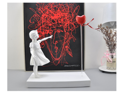 Сучасне мистецтво Бенксі, літаючий повітряна червона куля (Фігурка)