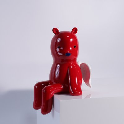 Медведь Красный с Белыми Крыльями