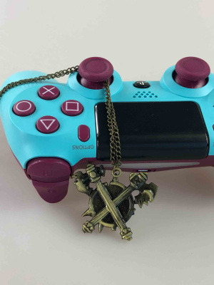 Амулет для геймерів з перехрещеними мечами — металевий кулон для геймінгу на ланцюжку