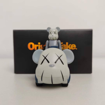 Набір фігурок і автомобіля KAWS x Bearbrick x Takara Tomy Choro-Q сірий (5 см)