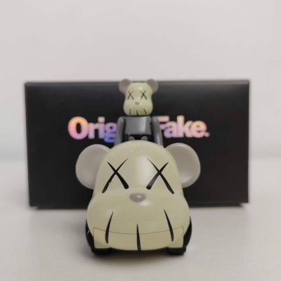 Набір фігурок і автомобіля KAWS x Bearbrick x Takara Tomy Choro-Q коричневий (5 см)