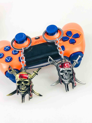 Ігровий брелок Піратський Череп з мечами – металевий брелок для геймера