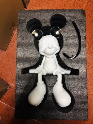 Фігурка Міккі Маус Сидячий (Білий) 30см