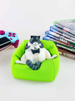 Фігурка Котана з джойстиком на подушці (10см)