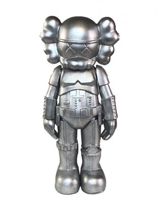 KAWS Star Wars Storm Trooper Companion виниловая фигурка (серебряный) 25 см KAWS Star Wars Storm Trooper Companion виниловая фигурка (серебряный) 25 см