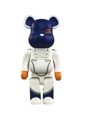 Bearbrick Nike Sb White фигурка (белый с синим) 400％ (28 См)