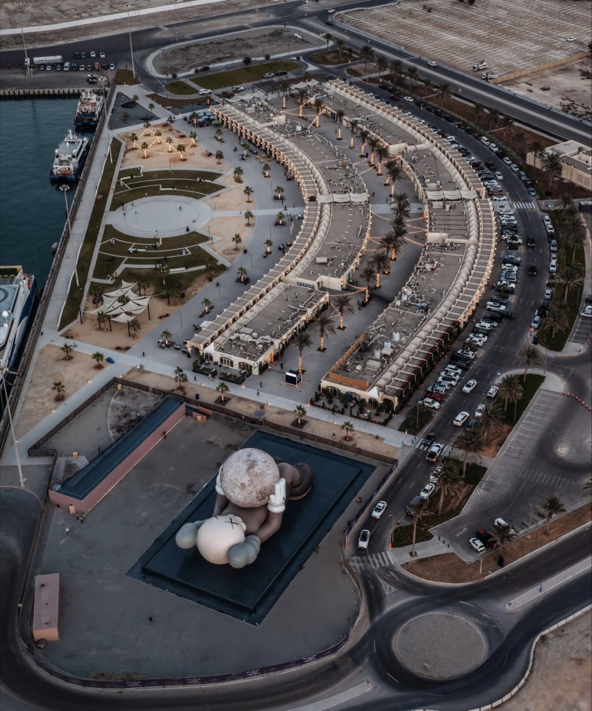 KAWS:HOLIDAY Abu Dhabi