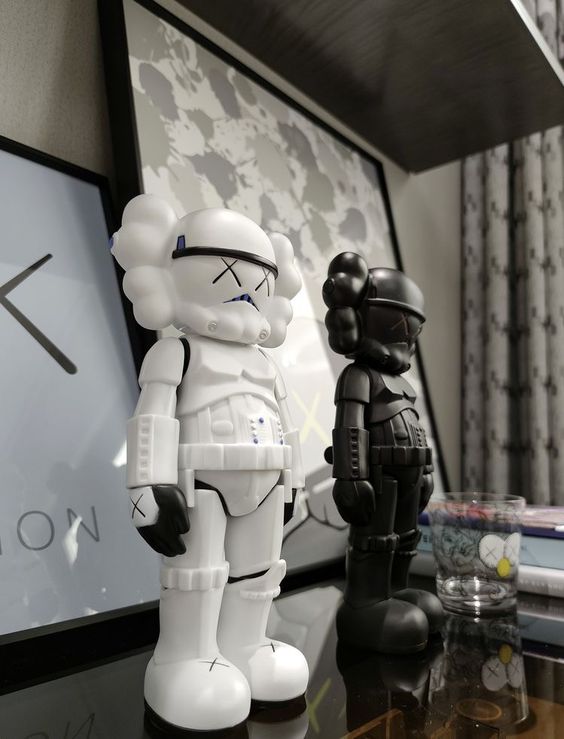 kaws.jpg kaws.jpg