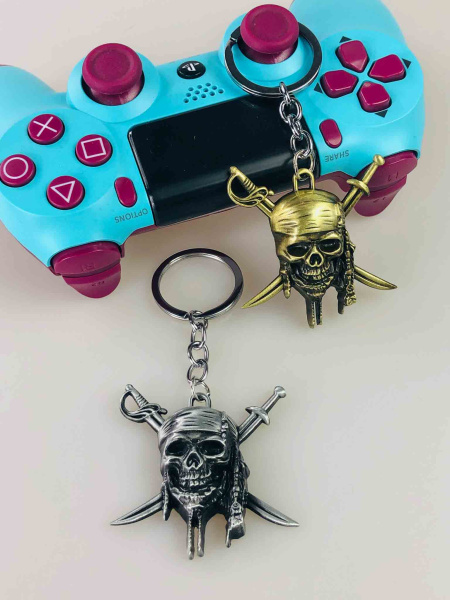 Брелок Піратський череп з кинджалами (металевий)