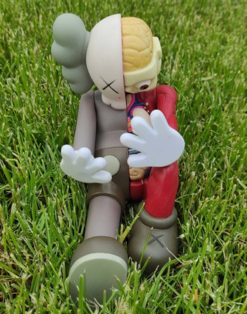 Фигурка Kaws Resting Place Companion (Коричневий) - 14 см