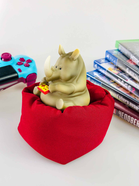 Фігурка Носорога з джойстиком на подушці (10см)