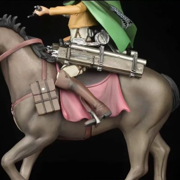 Фігурка Атака на Титанів Леві Акерман верхом на коні (19 см)