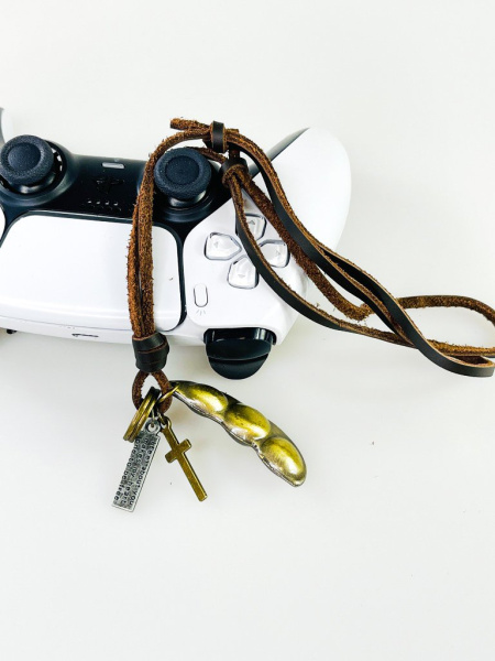 Кожаный Шнурок на Шею с Кулоном Волшебные Бобы