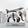 Художня скульптура Banksy, статуя слона зі смоли