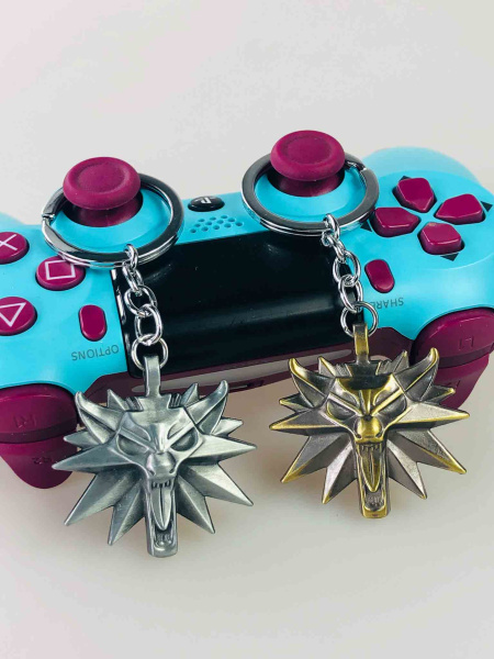 Брелок “Медальйон Школи Вовка” The Witcher (срібло / золото)