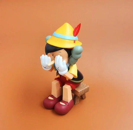 Kaws Pinocchio & Jiminy Cricket Фігурка Піноккіо Сидячий (Дісней) - 22 см