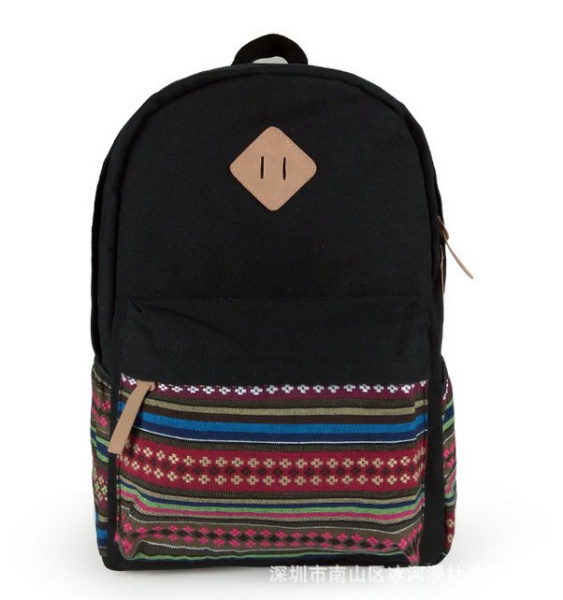 Черный с вышивкой рюкзак