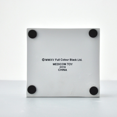 Статуетка "Бенксі" дівчинка із золотими кульками біла (Banksy) 57x13 см