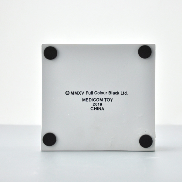 Статуетка "Бенксі" дівчинка із золотими кульками біла (Banksy) 57x13 см