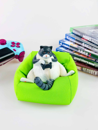 Фігурка Котана з джойстиком на подушці (10см)