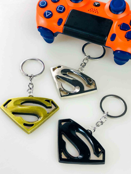 Металевий брелок Superman (Супермен) — культовий аксесуар для фанатів DC Comics