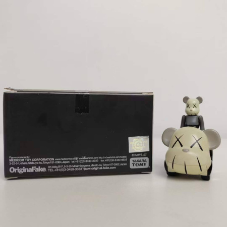 Набір фігурок і автомобіля KAWS x Bearbrick x Takara Tomy Choro-Q коричневий (5 см)