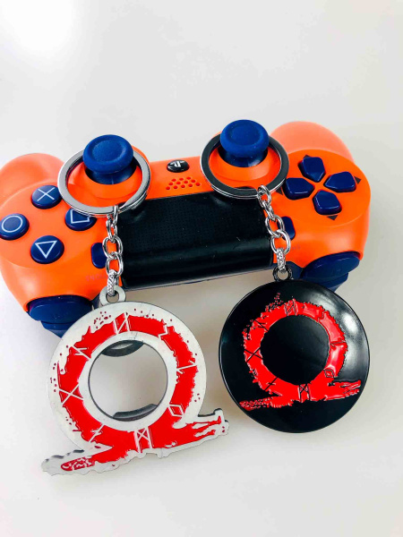 Брелок God of War (символ Омега), металевий — колір на вибір