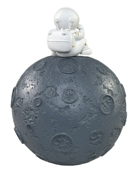 Фигурка-органайзер космонавт на планете серая 27х20 см