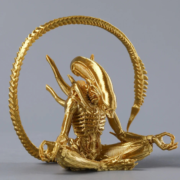 Фігурка Alien Meditation Чужий (Xenomorph) у позі медитації золотий (12 см) 