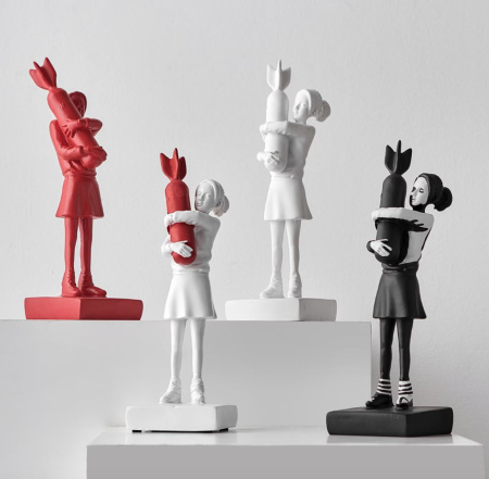 Banksy Bomb Hugger біла (Фігурка)