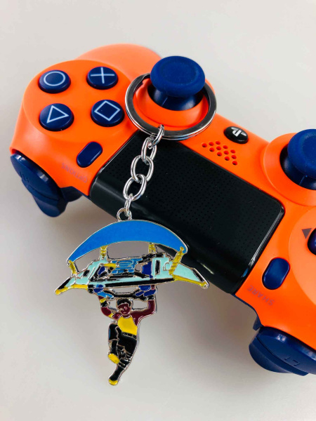 Брелок Fortnite персонаж з глайдером (металевий)