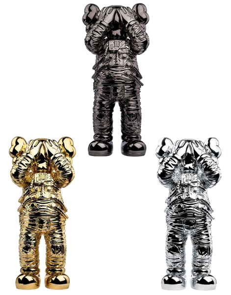 KAWS Holiday Space фигурка космонавта черная 30 см