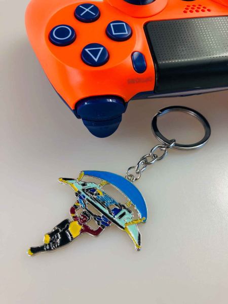 Брелок Fortnite персонаж з глайдером (металевий)