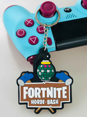 Fortnite harde bash (брелок селіконовий )