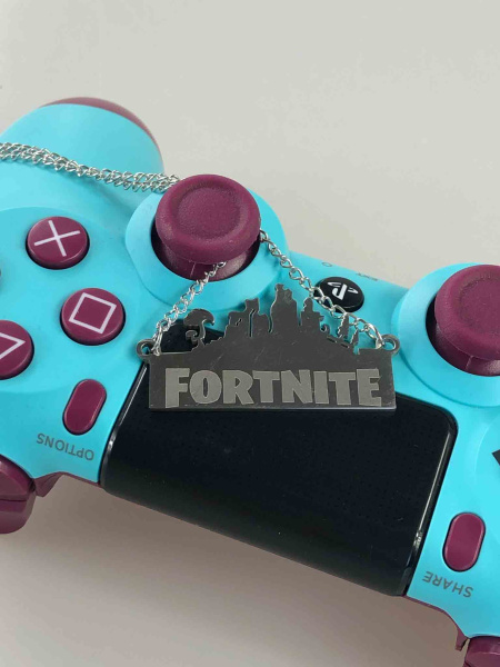 Кулон Fortnite зі сріблястим ланцюжком для геймерів