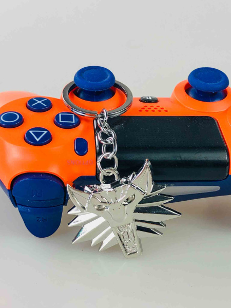 Брелок The Witcher — Медальйон Школи Вовка (Wolf School Medallion), металевий