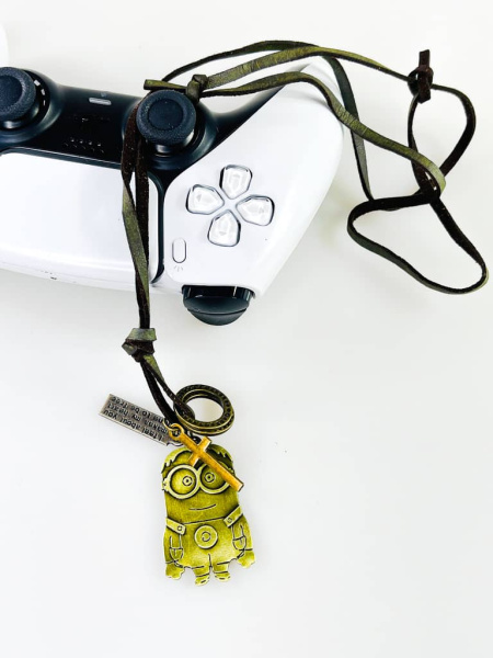 Кожаный Шнурок на Шею с Кулоном Миньон