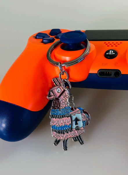 Брелок Fortnite Лама (металевий)