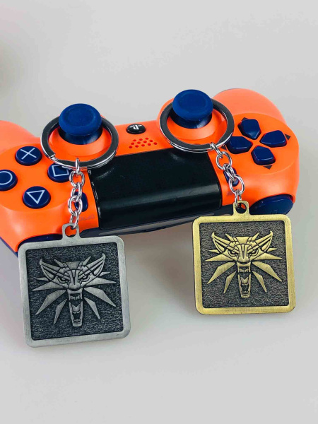 Iгровий брелок The Witcher (Відьмак) — Медальйон Школи Вовка, металевий