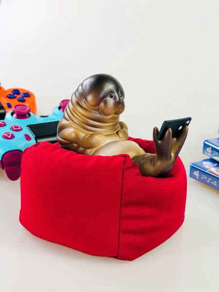 Фігурка Морського Котика з телефоном на подушці (10см)