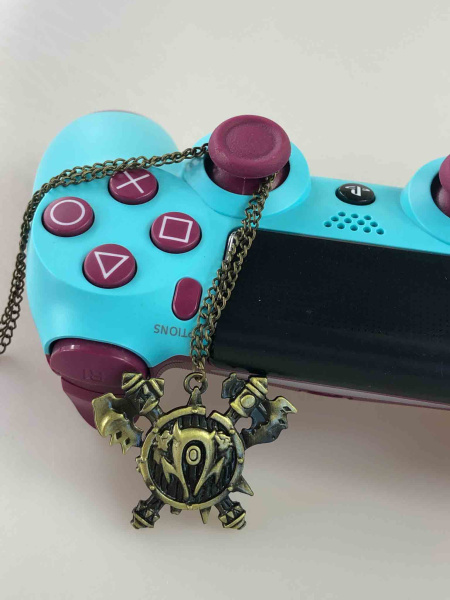 Амулет для геймерів з перехрещеними мечами — металевий кулон для геймінгу на ланцюжку