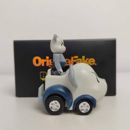 Набір фігурок і автомобіля KAWS x Bearbrick x Takara Tomy Choro-Q сірий (5 см)