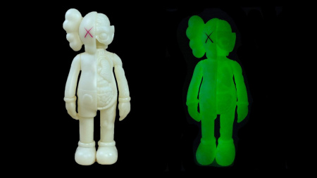 Фигурка KAWS Dissected Companion (фосфорный) – 37 см
