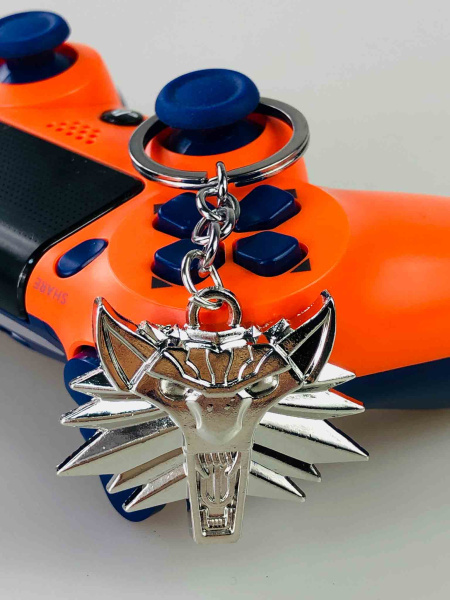 Брелок The Witcher — Медальйон Школи Вовка (Wolf School Medallion), металевий