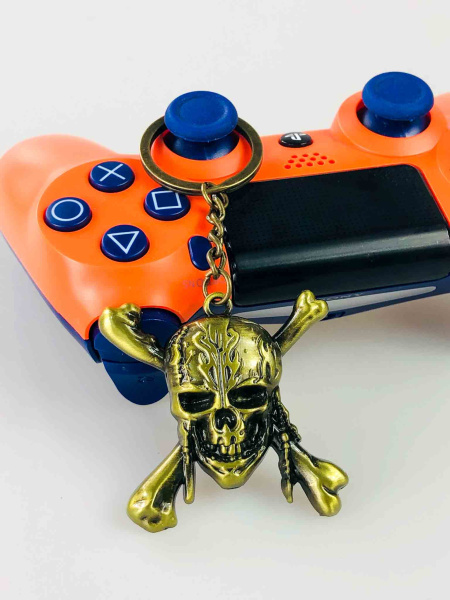 Брелок «Піратський череп з кістками» — металевий геймерський аксесуар для ключів, рюкзака