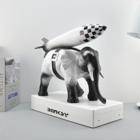 Художня скульптура Banksy, статуя слона зі смоли