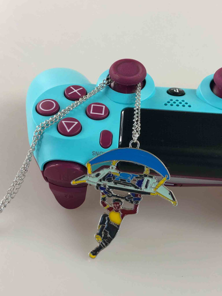 Геймерський кулон Fortnite з дельтапланом