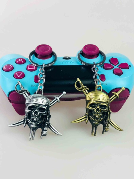 Брелок Піратський череп з кинджалами (металевий)