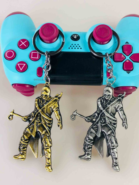 Металевий брелок «Пірат-Асасин» (золото / срібло)