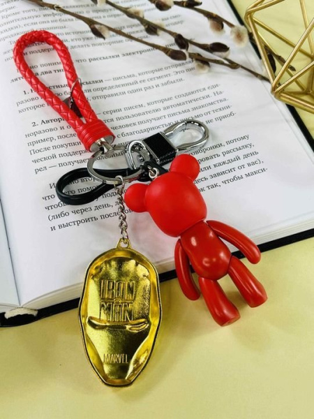 Брелок Bearbrick Звезды Железный человек (Красный) Тройной